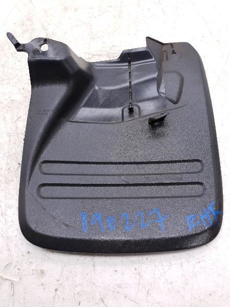 2001 TOYOTA SEQUOIA LIMITED PASSENGER SIDE FRONT MUD GUARD