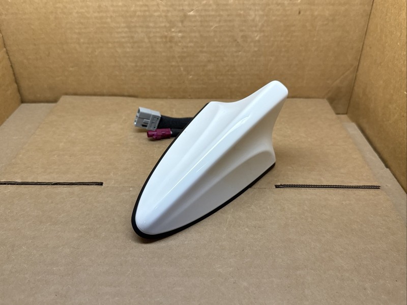 2013-2018 Hyundai Santa Fe Roof Mounted Radio Shark Fin Antenna 96210-4Z100YAC