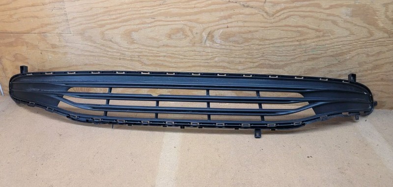 2017 2018 2019 2020 CHRYSLER PACIFICA VOYAGER FRONT BUMPER LOWER GRILLE OEM