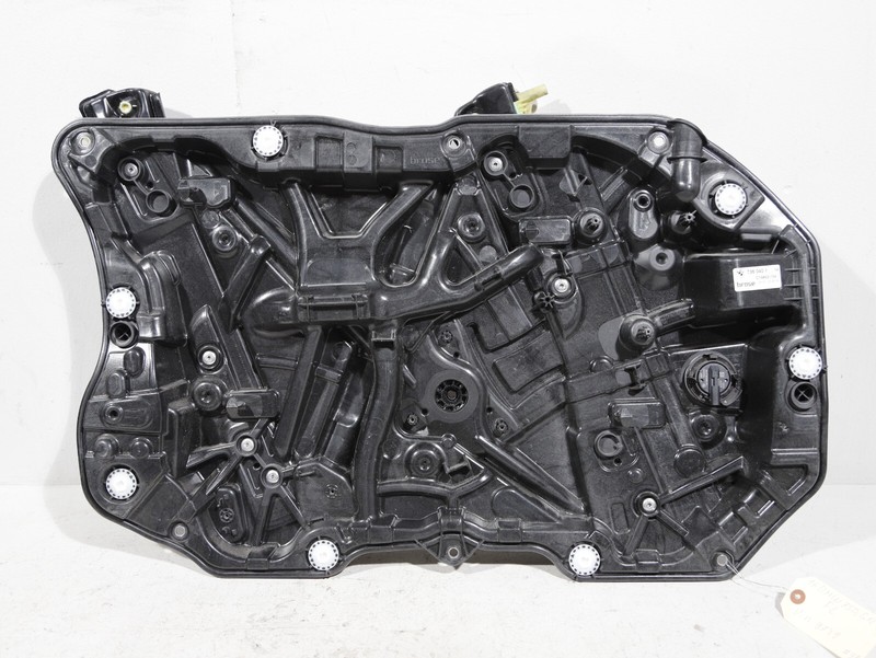 2016-2022 BMW 750I G12 FRONT LEFT DOOR PANEL WINDOW REGULATOR CARRIER OEM