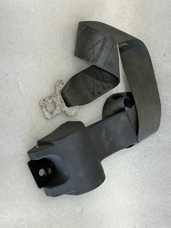 1984 1985 HONDA CIVIC SEDAN RIGHT PASSENGER SIDE REAR SEAT BELT GRAY