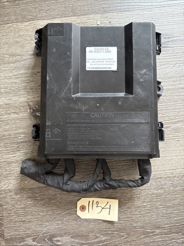2018 FREIGHTLINER CASCADIA SSAM FUSE BOX - P/N: A06-95632-000- 003/06-93571-000