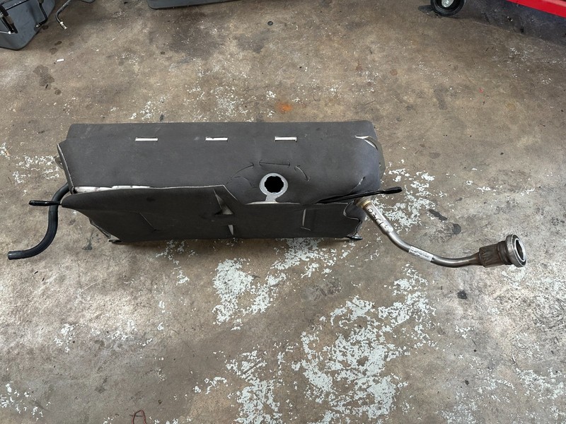 01-06 Mercedes-Benz CL500 C215 - FUEL GAS TANK RESERVOIR OEM
