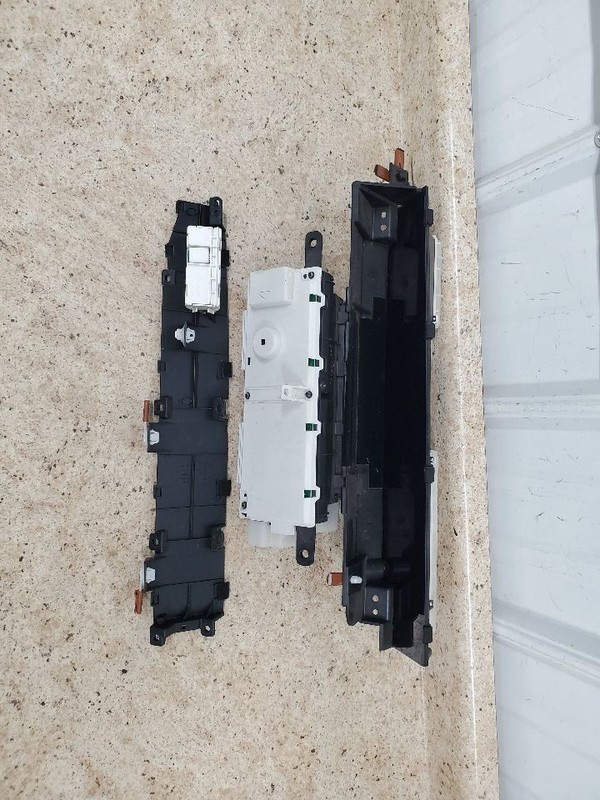 Speedometer Cluster MPH Fits 04 PRIUS 304015