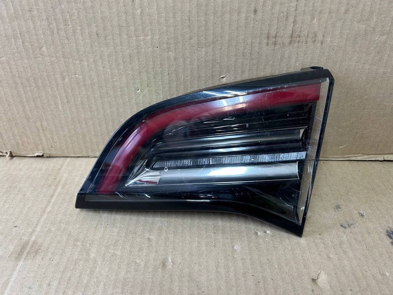 ✅ 17-23 Model 3 Rear Right Inner Taillight LED Tail Lamp 3 PIN 1077402