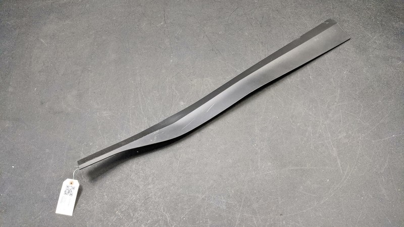 Front Right Door Lower Molding 2019 Hyundai Kona 87722-J9000 2018-2020 2021 2022