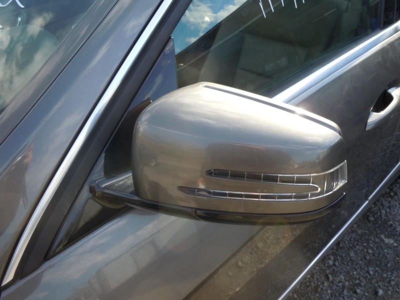 2010 10 Mercedes-Benz E350 Sedan Power Door Mirror Driver Left W/O BSA C963