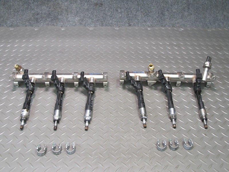 17-18 PORSCHE PANAMERA 971 2.9L LEFT & RIGHT FUEL RAIL W INJECTORS 43k MILES