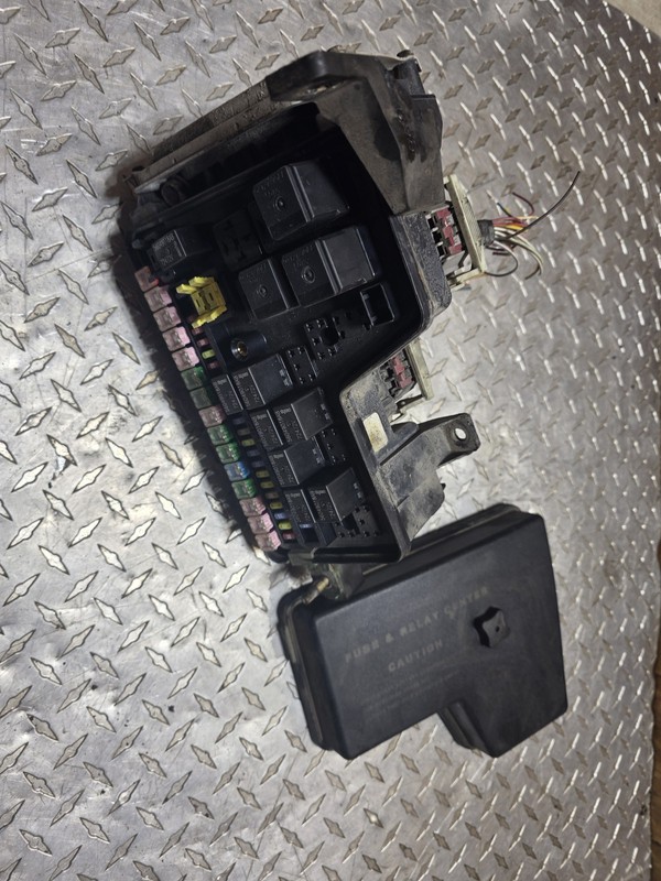 2003-05 DODGE RAM 1500 TIPM INTEGRATED POWER FUSE BOX P05026034AC