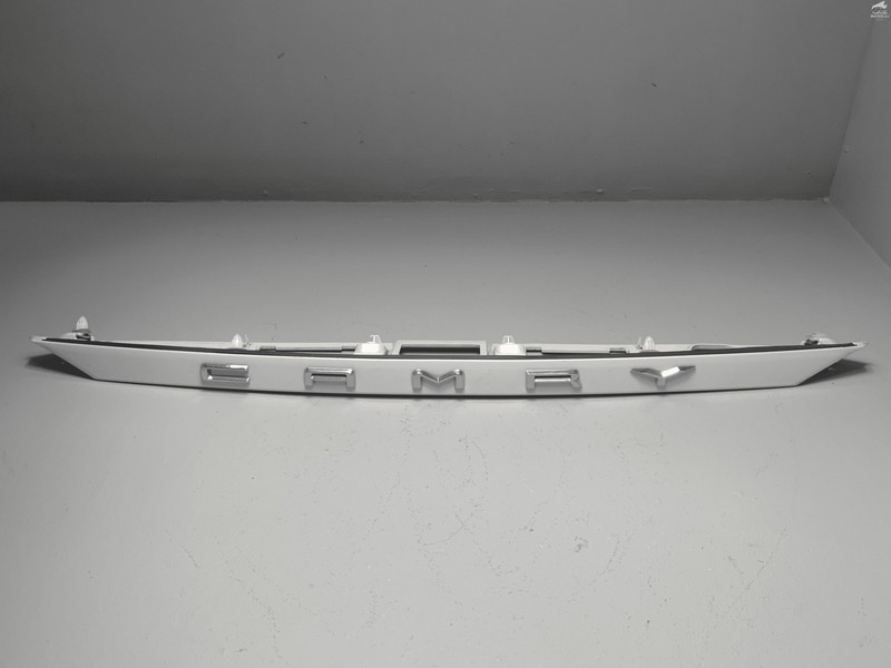 2018-2024 TOYOTA CAMRY REAR TRUNK DECK LID LICENSE PLATE MOLDING WHITE 2PC OEM