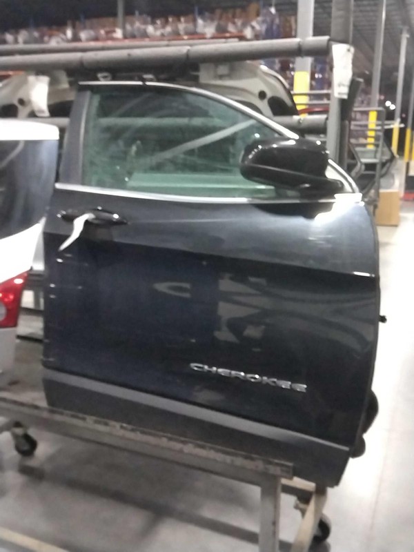 2016 Jeep Cherokee Right Door Black OEM Used 154K Miles - NJ25-25256-637689