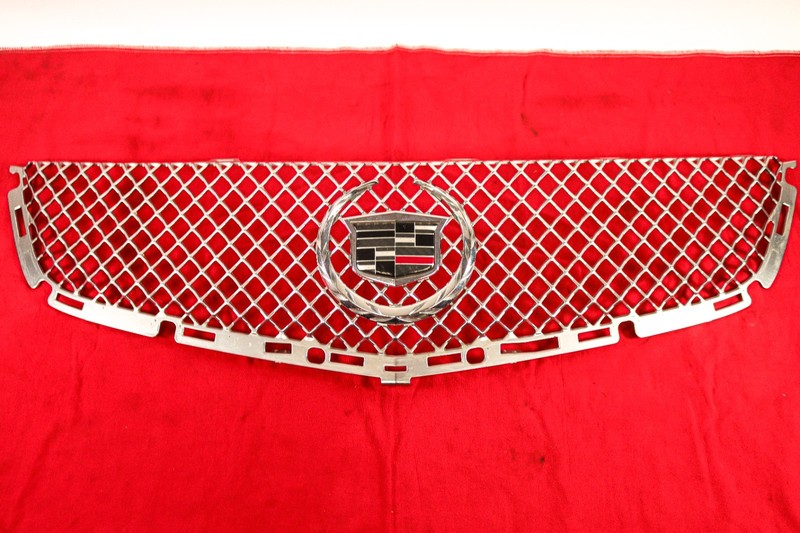 2009-2014 09 10 11 12 13 14 Cadillac CTS-V 25891998 GRILL GRILLE OEM *USED*