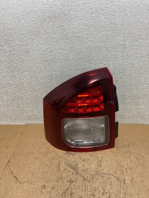 2014 - 2017 Jeep Compass Left Driver LH Side Tail Light Z9560 DW