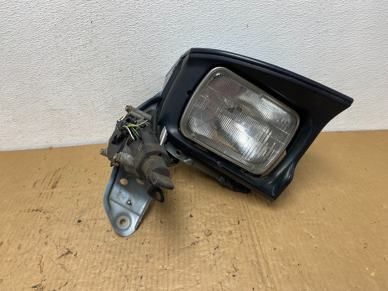 1990-1993 Toyota Celica Right Passenger Headlight Complete With Motor AC8117 DW