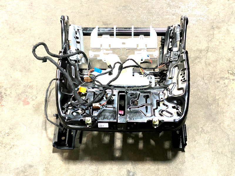 15-18 MERCEDES C300 W205 FRONT RIGHT SIDE SEAT FRAME TRACK OEM A0.49