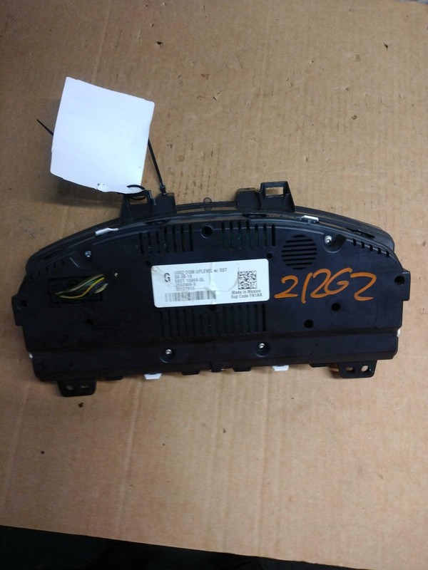 2015 Ford Explorer Speedometer Gauge OEM White 118k Miles NJ25-21262-521571