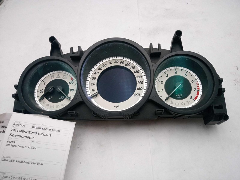 2014 MERCEDES E-CLASS Speedometer Gauge OEM Black 2129000925 100K Miles