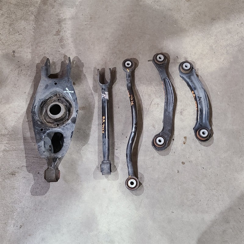 11-14 Challenger SRT8 Rh Passenger Rear Control Arm Set (5) Aa7445
