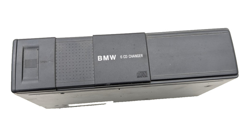 99 00 BMW 528I E39 CD CHANGER 82111469404
