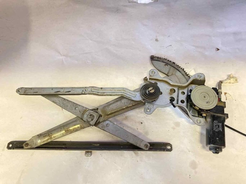Front Door Regulator TOYOTA TACOMA Right 95 96 97 98 99 00 01 02 03 04