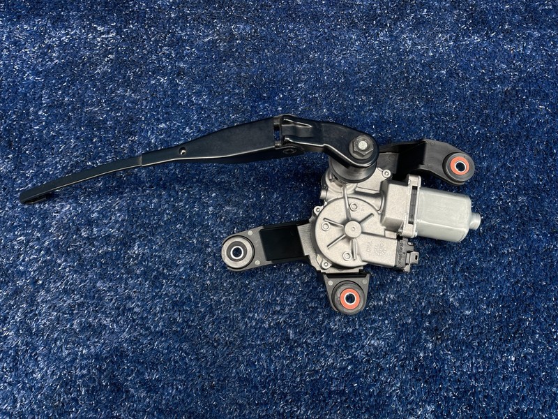 2017-2019 CADILLAC XT5 REAR WINDSHIELD WINDOW GLASS WIPER MOTOR OEM 84396075