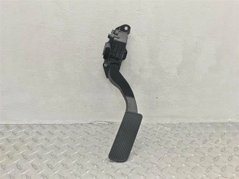2007-2011 CHEVROLET SILVERADO GAS ACCELERATOR PEDAL OEM 15847349 25832864