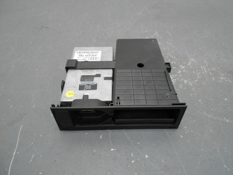 2011 09 10 12 Audi R8 V8 Radio Media Interface Module #3068 M5