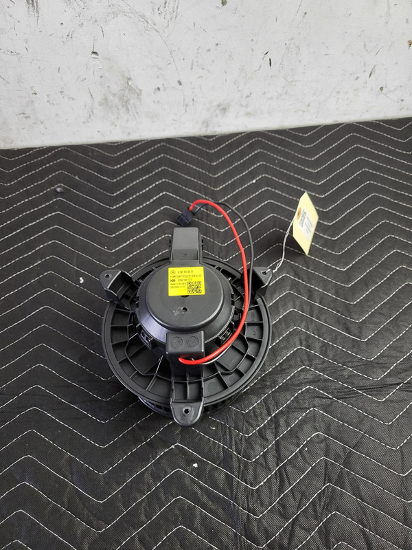 Used Oem Mercedes-Benz 2478308400 Blower Motor for 2020-2023 CLA250 2.0L FWD