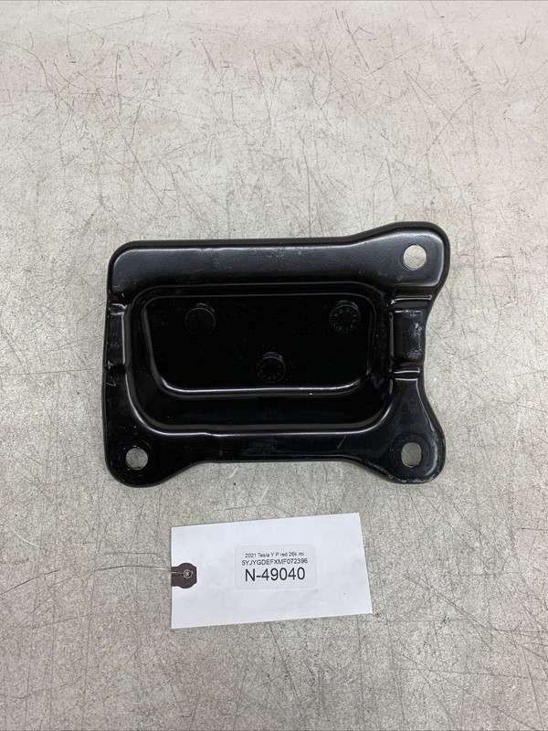 20-24 Tesla Model Y Rear Bumper Impact Bar Beam Mount Plate Left OEM 49040 B75