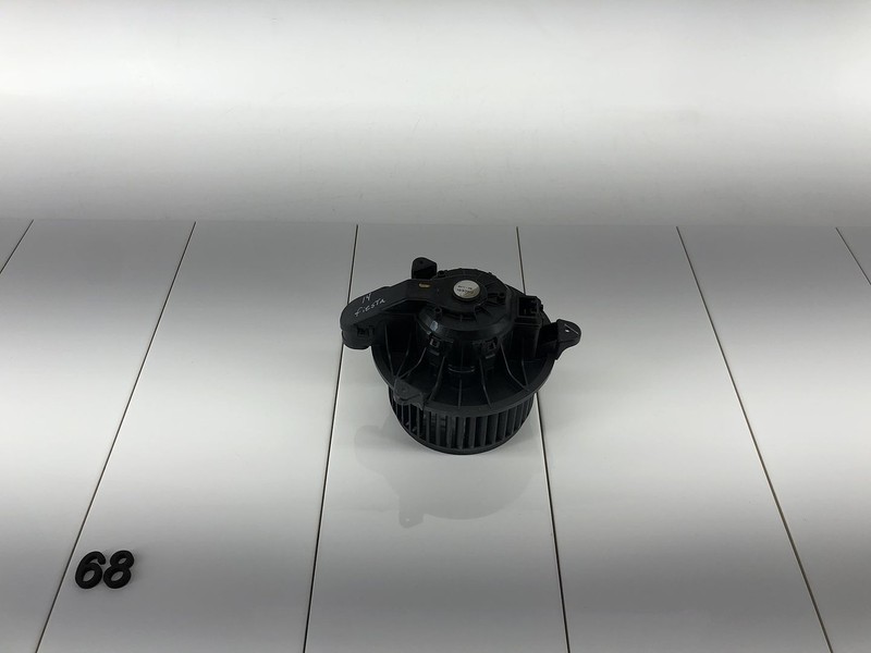 11-19 FORD FIESTA FRONT DASHBOARD PANEL AIR VENT BLOWER FAN MOTOR OEM