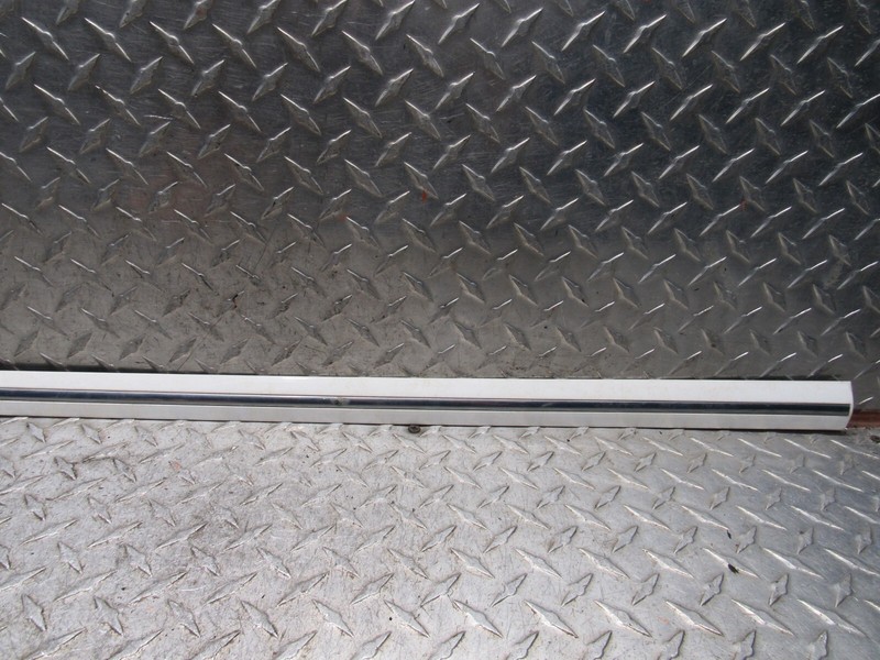 2005 TOYOTA CAMRY RIGHT PASSENGER FRONT DOOR MOLDING TRIM