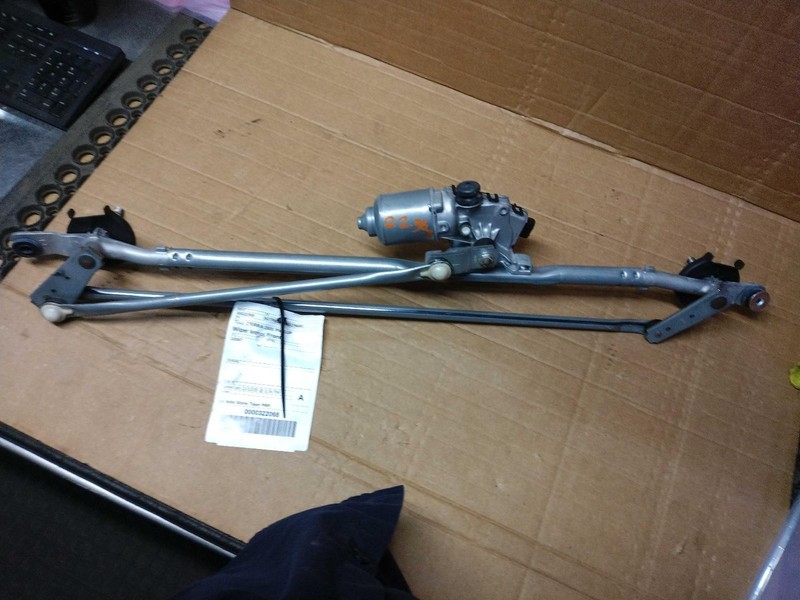 Used Windshield Wiper Motor fits: 2022 Gmc Sierra 1500 pickupGrade B