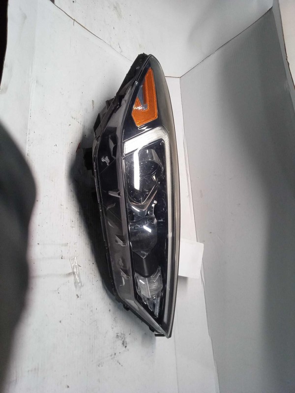 2019 Hyundai Tucson Right Headlight Assembly - Hazy - 669972 - 87K Miles