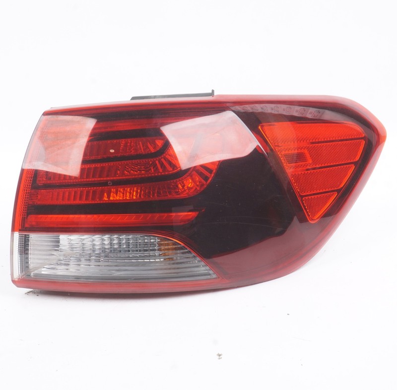 2016 - 2018 Kia Sorento Rear Right LED Tail Light OEM