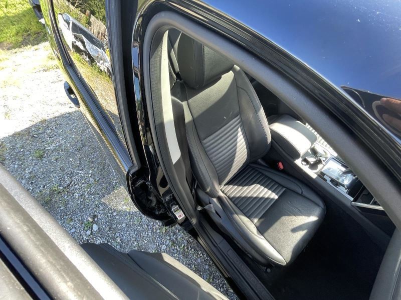 2020-2023 LAND ROVER DISCOVERY SPORT RIGHT ROCKER W/POST BLACK PC: AT1 14K 48990