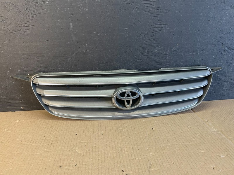 2003 to 2004 Toyota Corolla Front Upper Grill Grille Aftermarket AE3700 DG