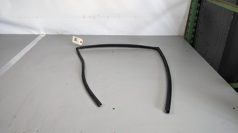 Rear Left Door Window Glass Run Channel 2020 Subaru Crosstrek 63527-FL031 18 -21