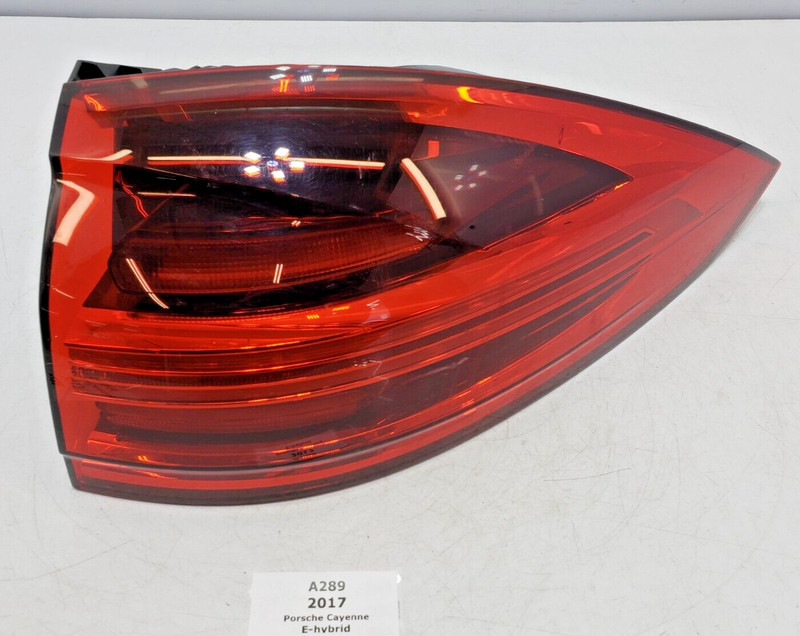 ✅ 15-18 OEM Porsche Cayenne 958 E-Hybrid Rear Right Passenger Outer Tail Light