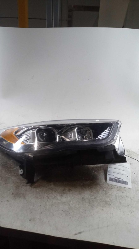 2019 Ford Escape Right Headlight Assembly Blue OEM 636008 Used 93K Miles