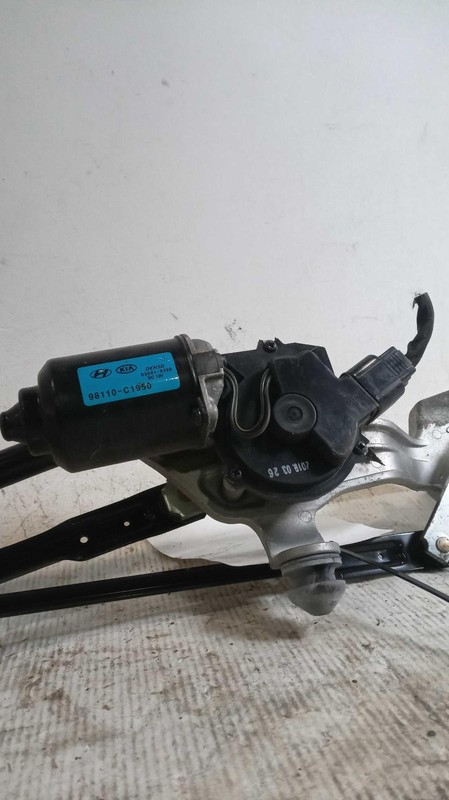 2019 Hyundai KONA Wiper Motor OEM 98110C1950 57k Miles Grey