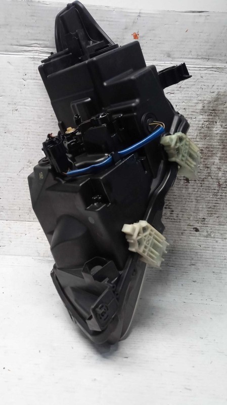 2016 INFINITI QX80 Right Headlight Assembly Black OEM 510884 124K Miles