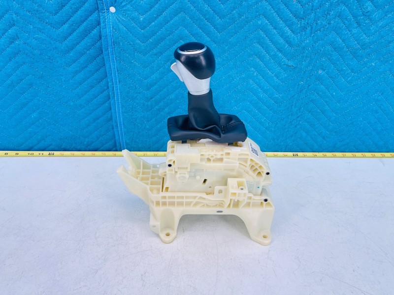 2018-2023 HYUNDAI KONA AUTOMATIC TRANSMISSION FLOOR SHIFTER 46700J9210 OEM