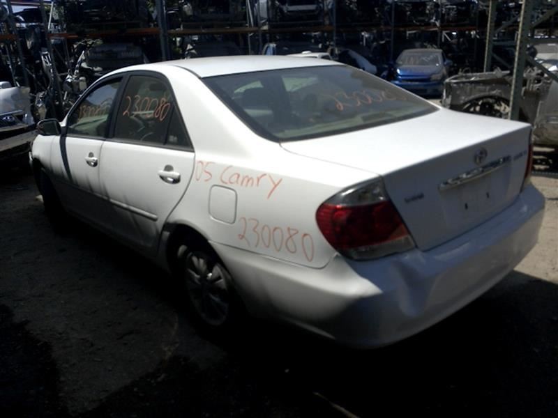 02 03 04 05 06 TOYOTA CAMRY LE REAR BUMPER WHT-040 DENT SCRATCHES