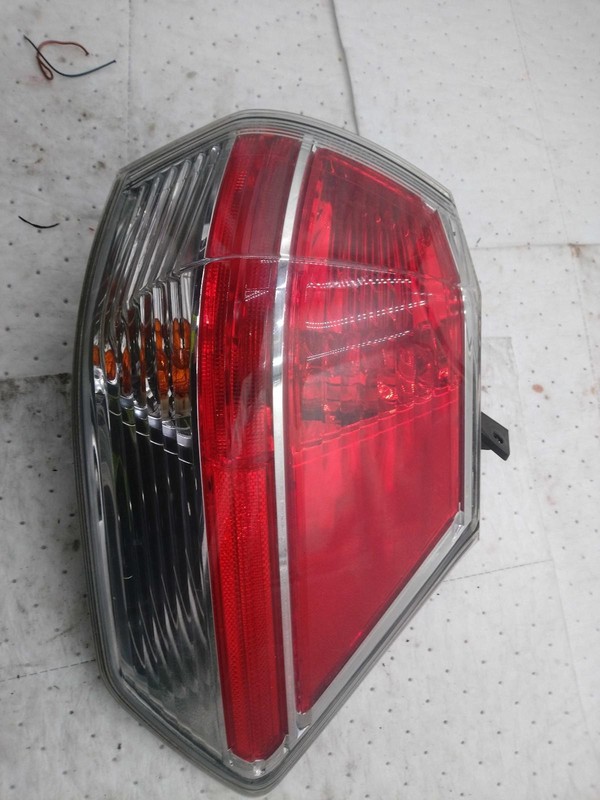 2015 Nissan Rogue Right Tail Light Assembly White OEM 187339 Used