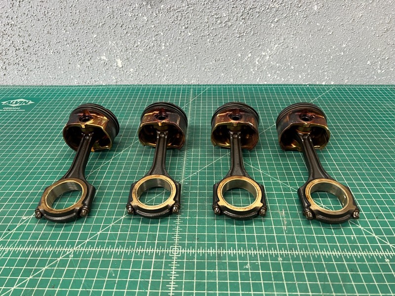 12-15 Mercedes C250 W204 M271 engine PISTON WITH CONNECTING ROD SET OF 4 OEM