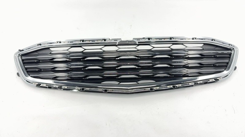 2016-2018 Chevrolet Malibu Front Bumper Lower Grille With Chrome 84159846 OEM