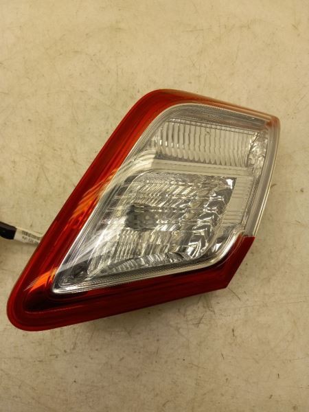 10-11 TOYOTA CAMRY HYBRID PASSENGER SIDE REAR TAIL LIGHT ASSEMBLY