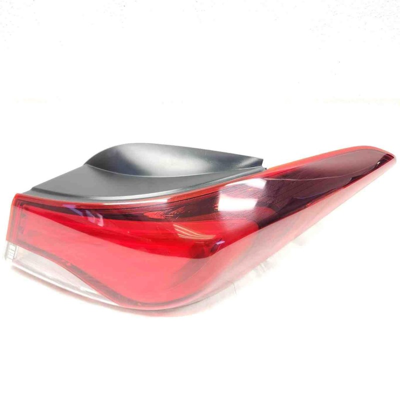 2014 Elantra RH Passenger Side Quarter Tail Light W/ Light Scratches 924023Y500