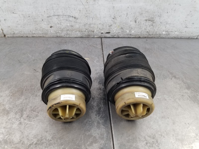 2012 Mercedes AMG CLS 63 Rear Axle Air Bags #8399 K4