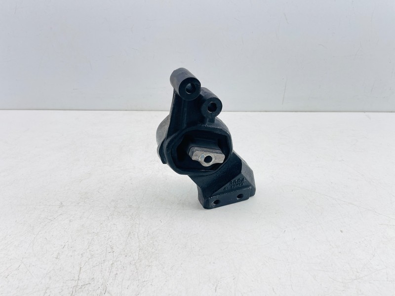 2013-2018 DODGE RAM 1500 5.7L FRONT RIGHT ENGINE MOTOR MOUNT SUPPORT BRACKET OEM